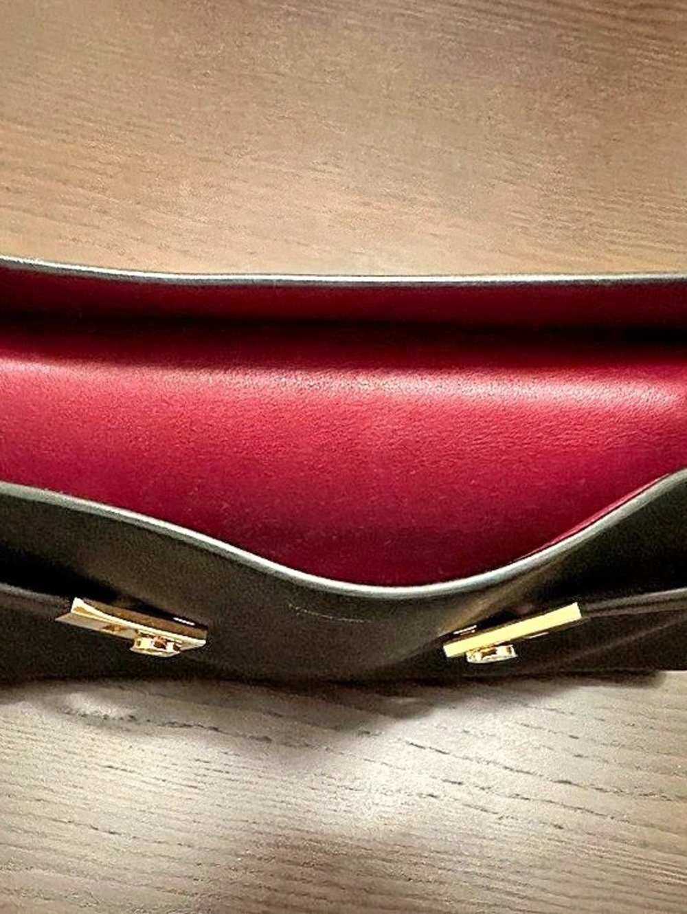 Ferragamo Hug Soft bicolor shoulder bag (Medium) - Pristine condition - Picture 7 of 15